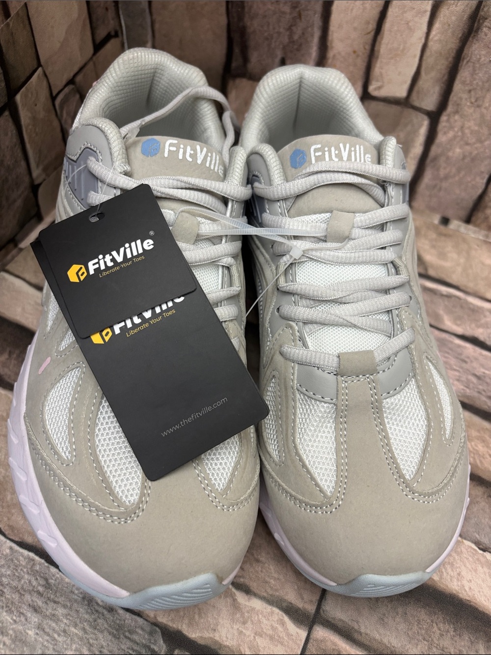 Women’s  FitVille Rebound Core walking sneakers. Sz 9 ew